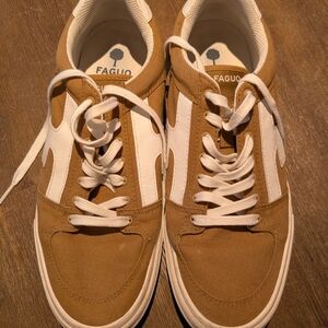 Men’s Tan and White Casual Sneakers